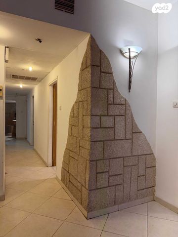 דירה, שדרות כצנלסון 30, מרכז העיר, קרית אתא