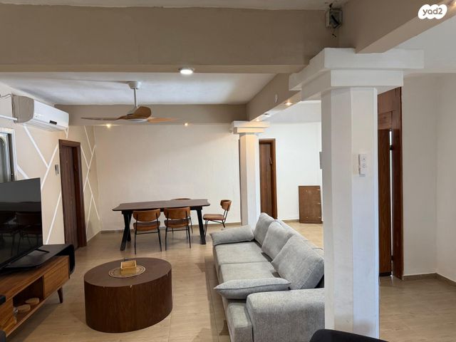 בית פרטי/ קוטג', חיים משה שפירא 4, שיכון ג, טבריה