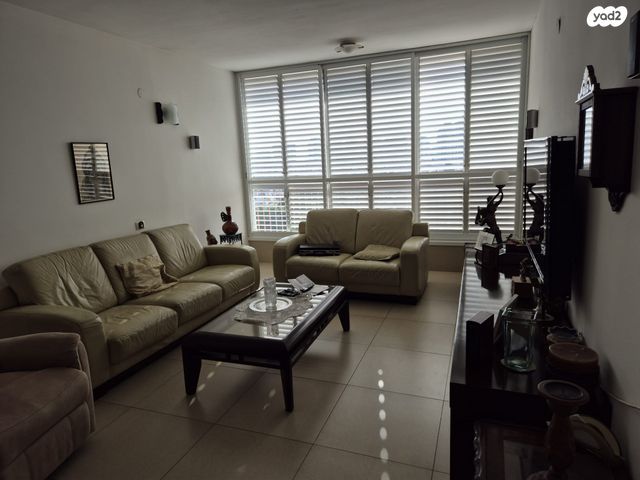 שדרות ירושלים 20