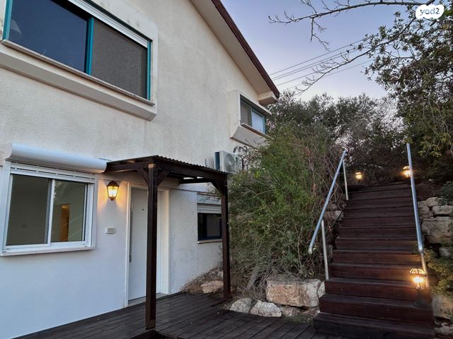 יחידת דיור, החרוב 8, צורית, צורית