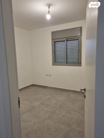 דירה, זלדה שניאורסון 12, כרמי גת, קרית גת