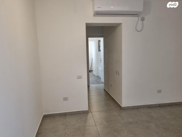 דירה, זלדה שניאורסון 12, כרמי גת, קרית גת