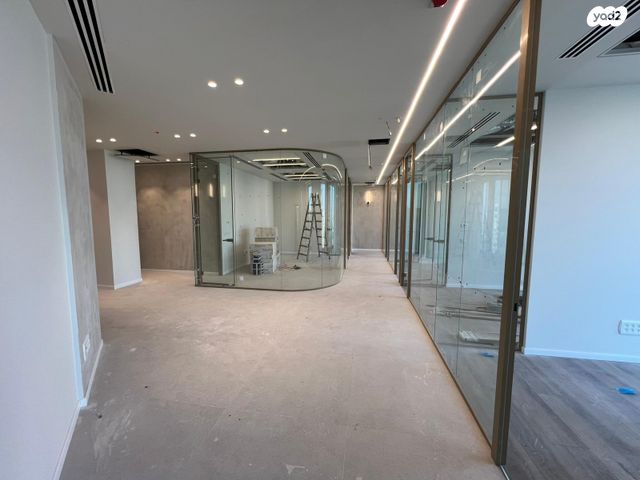 דרך מנחם בגין 13