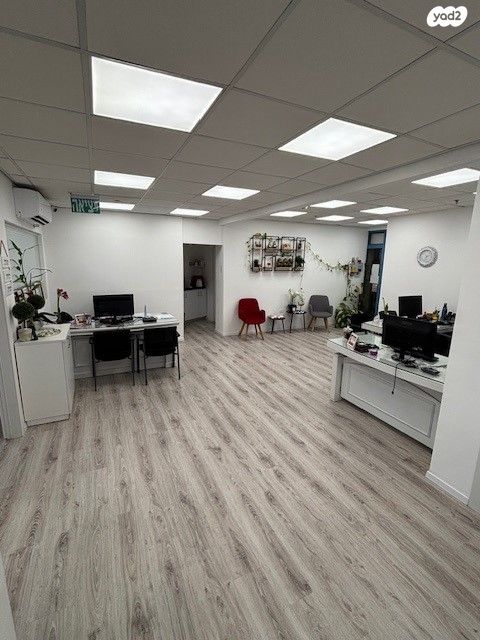 שדרות פנחס לבון 18