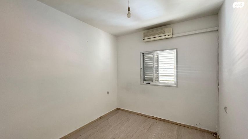 דירה, האחים אוסטשינסקי, ראשונים, ראשון לציון