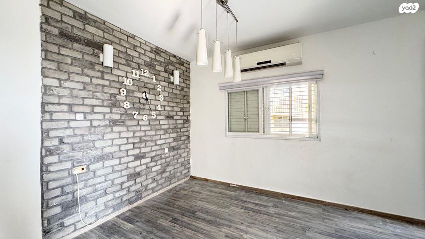 דירה, האחים אוסטשינסקי, ראשונים, ראשון לציון