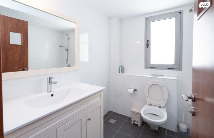 דירה, שמעון ויזנטל, הרצליה