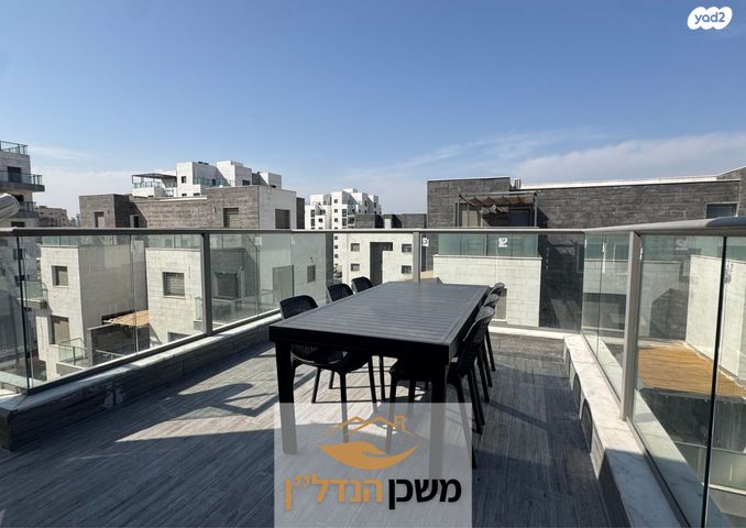 טריפלקס, לאה אמנו, לוד