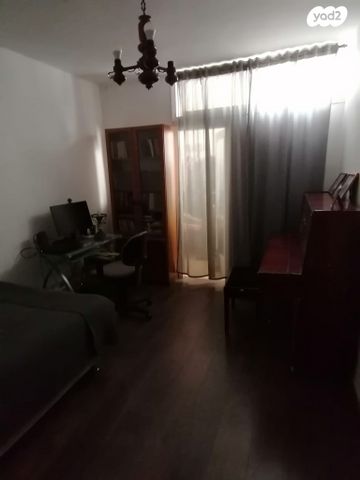 דירה, זאב אורלוב, קרול, פתח תקווה