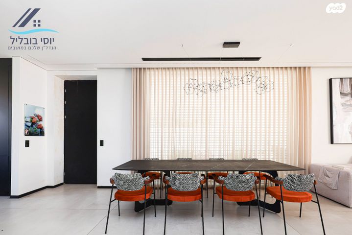 דו משפחתי, קמיל הויסמנס, פרדס הגדוד, נתניה