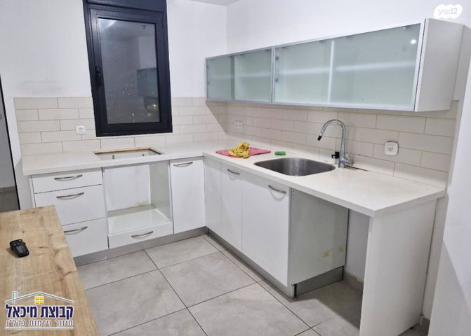 דירה, שייקה אופיר, פסגות אפק, ראש העין