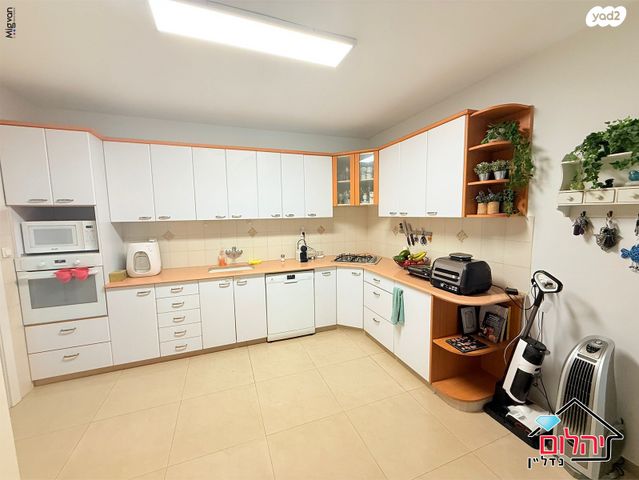 דירה, הפרחים, כפר סבא