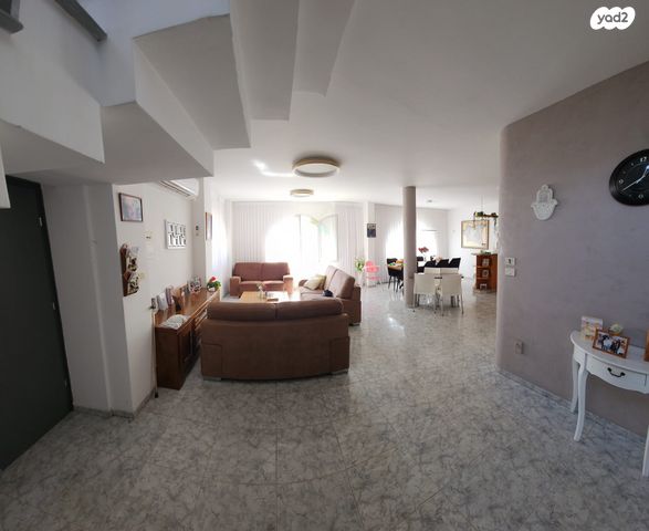 דו משפחתי, יאנוש קורצ'אק 12, שאר העיר, קדימה צורן