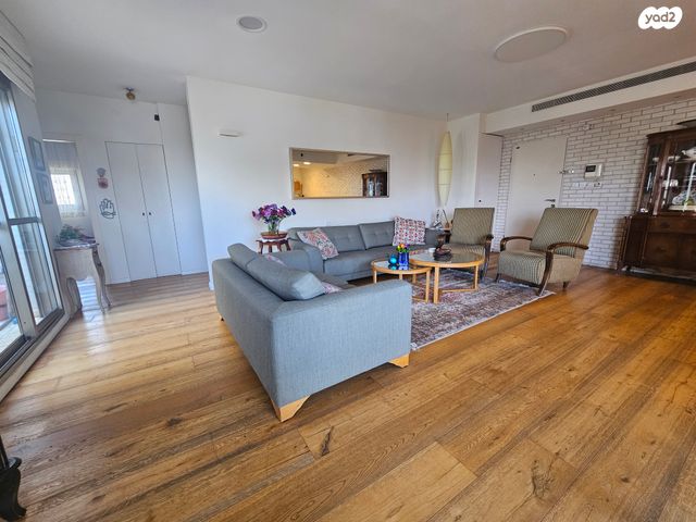 דירה, ברל כצנלסון 4, קרית ספיר, כפר סבא