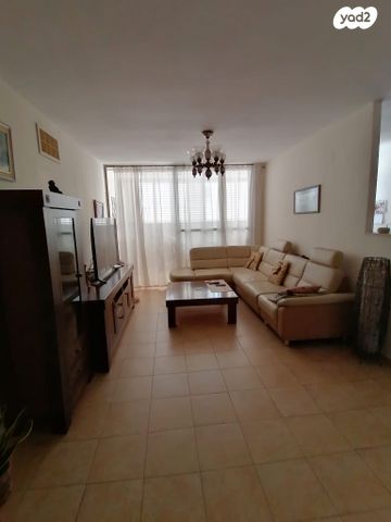 דירה, זאב אורלוב, קרול, פתח תקווה