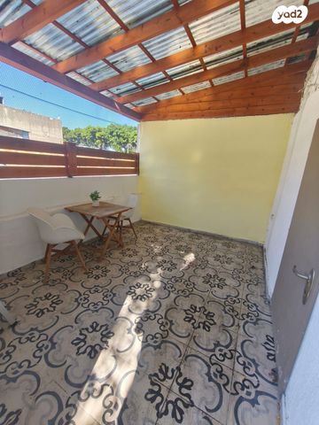 דירה, קיבוץ גלויות, העיר התחתית, ואדי סאליב, חיפה