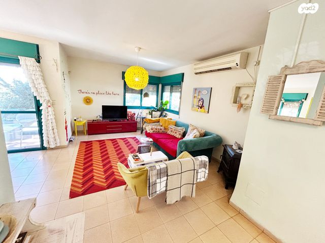 הגבעה הצפונית 8