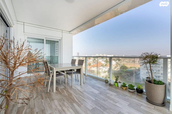 דירה, שדרות רחבעם זאבי 11, גבעת אולגה, חדרה