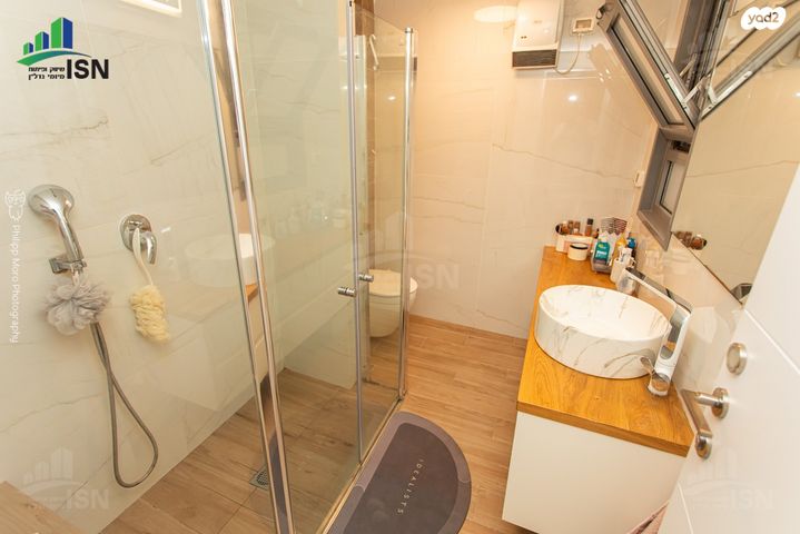 טריפלקס, החרוב, רמת בגין, טירת כרמל