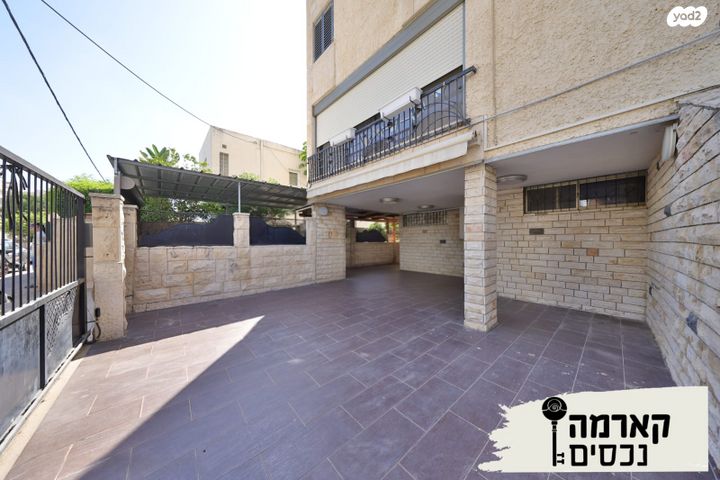 טריפלקס, שמואל יבנאלי, קרית חיים מזרחית, חיפה