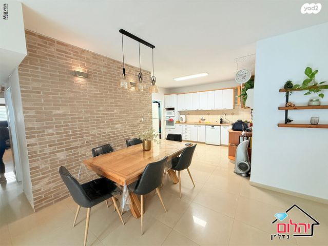 דירה, הפרחים, כפר סבא