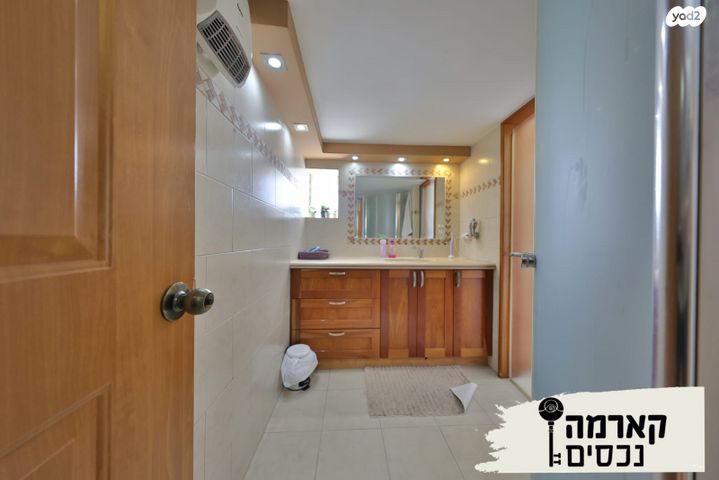 טריפלקס, שמואל יבנאלי, קרית חיים מזרחית, חיפה