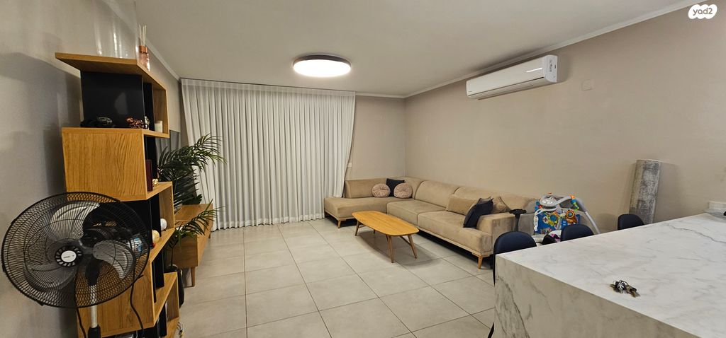 דירת גן, עץ המשאלות, אדמית / יערית, שלומי