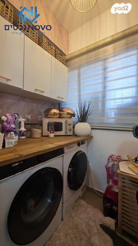 דירה, דליה רביקוביץ, יבנה