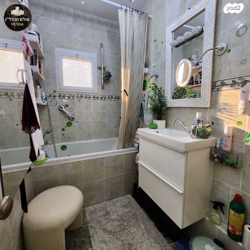 דירה, הרב זרביב, טירת כרמל