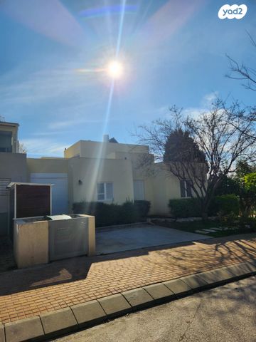 דו משפחתי, להבות חביבה