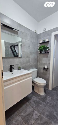 דירת גן, עץ המשאלות, אדמית / יערית, שלומי