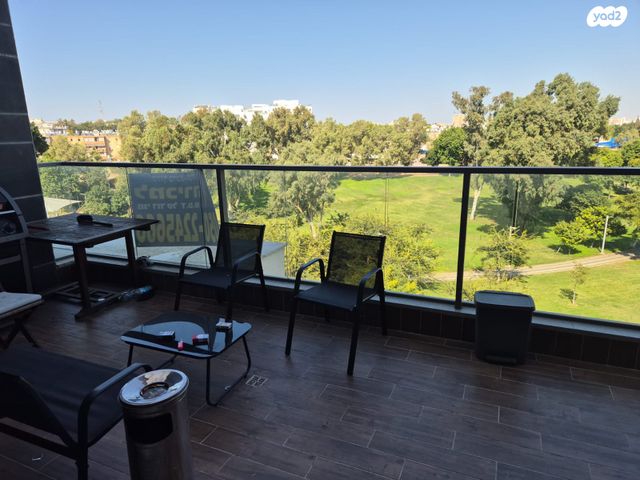 שקמים ואגמים