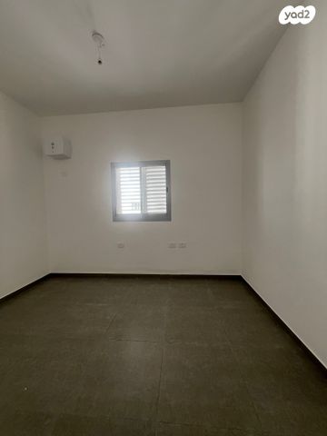 דירה, אורי אלמוג, קרית רבין, חולון