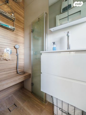 דירה, יוסף לוי, עיר, מרכז העיר, נהריה