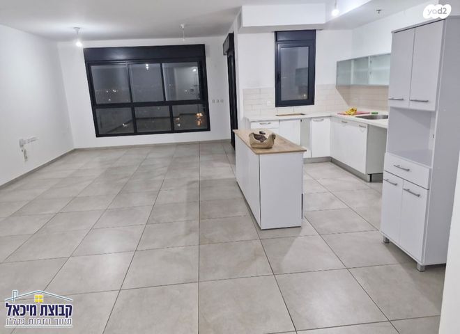 דירה, שייקה אופיר, פסגות אפק, ראש העין