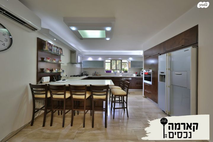 טריפלקס, שמואל יבנאלי, קרית חיים מזרחית, חיפה