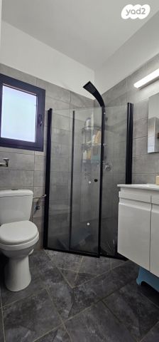 דירת גן, עץ המשאלות, אדמית / יערית, שלומי