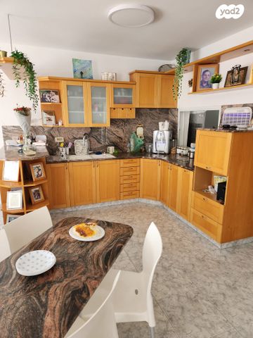 דו משפחתי, יאנוש קורצ'אק 12, שאר העיר, קדימה צורן