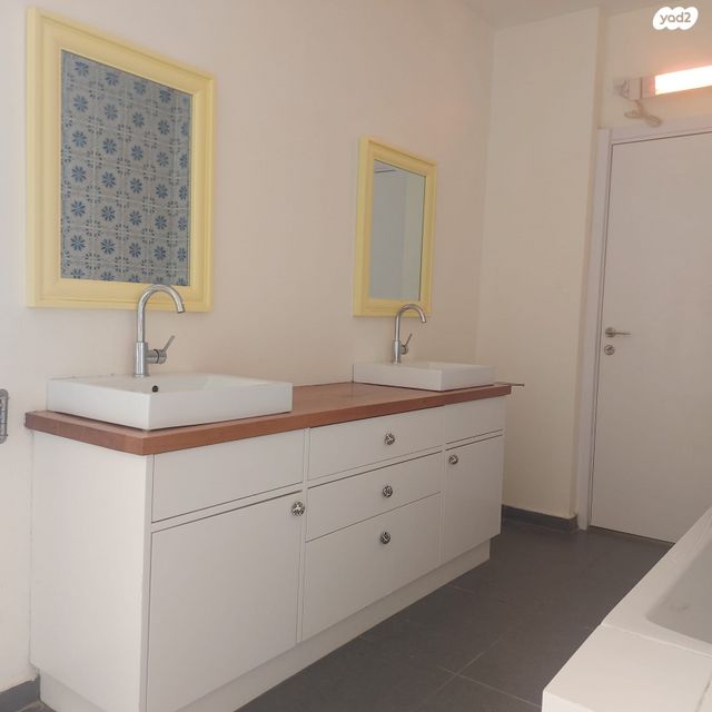 דו משפחתי, להבות חביבה