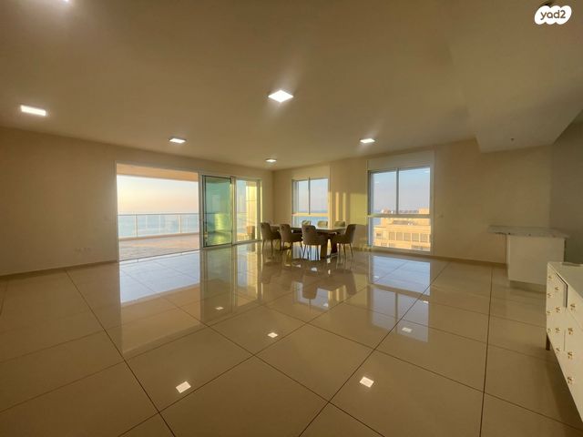 דירה, שדרות בן גוריון 2, נוף הטיילת, נתניה