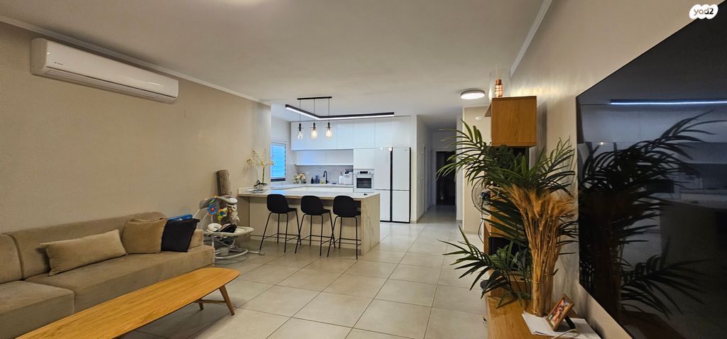 דירת גן, עץ המשאלות, אדמית / יערית, שלומי