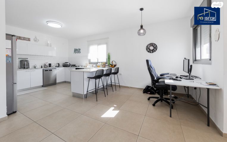 גג/ פנטהאוז, גרטרוד עליון, פסגות אפק, ראש העין