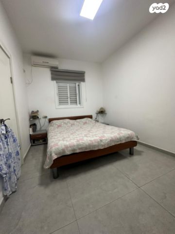 גג/ פנטהאוז, קרן היסוד 30, קרית שרת מערב, חולון