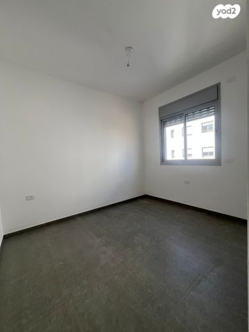 דירה, אורי אלמוג, קרית רבין, חולון