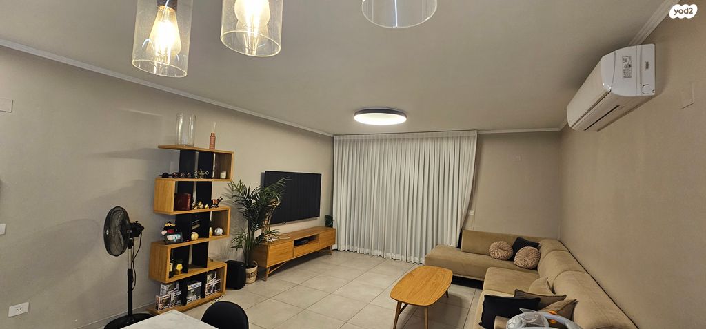 דירת גן, עץ המשאלות, אדמית / יערית, שלומי