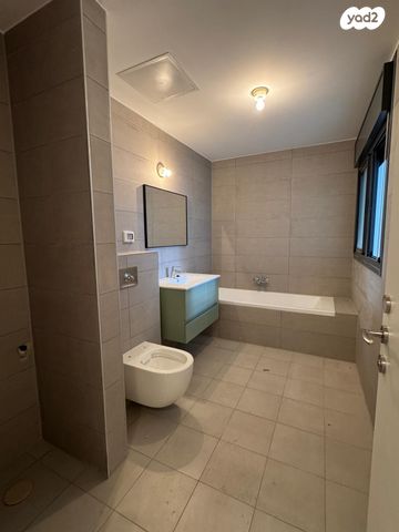 דירה, הר מירון, נווה ישראל, הרצליה