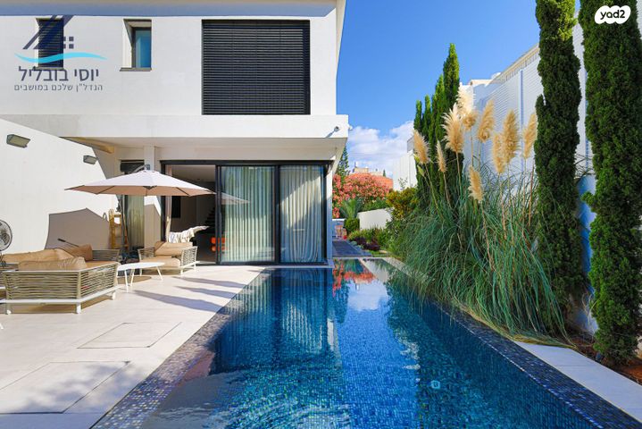 קמיל הויסמנס 