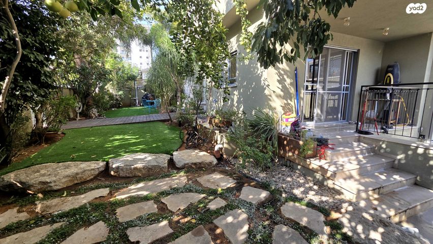 דו משפחתי, מנשה בן ישראל, רמת אהרון, רחובות