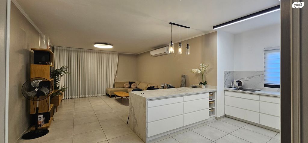 דירת גן, עץ המשאלות, אדמית / יערית, שלומי