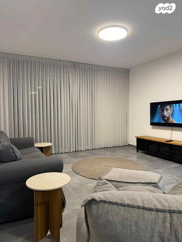 דירה, שדרות עמק יזרעאל, שקמים ואגמים, אשקלון